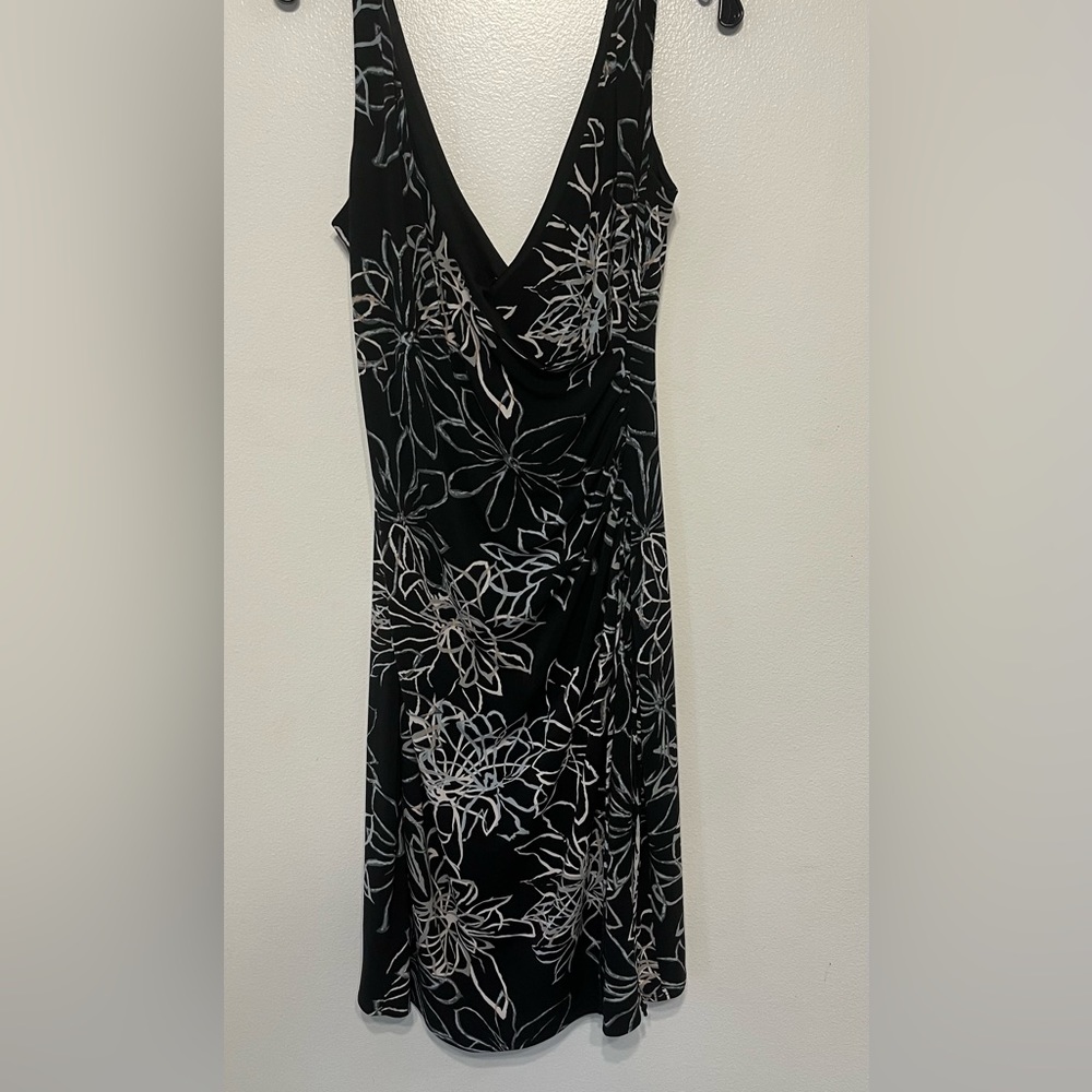 Sleeveless lightweight flower dress